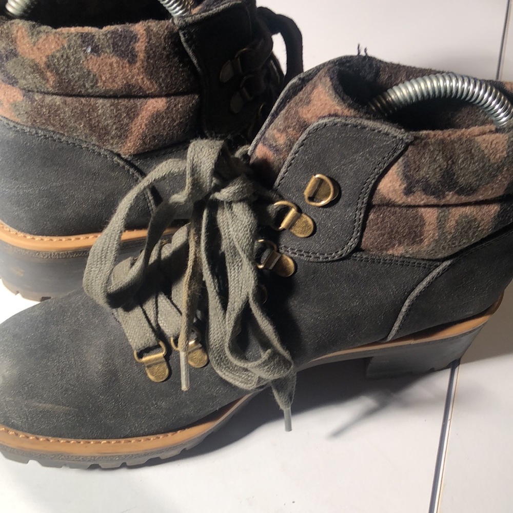 Woman’s 7.5 True craft TC~mintey camo lace up boots